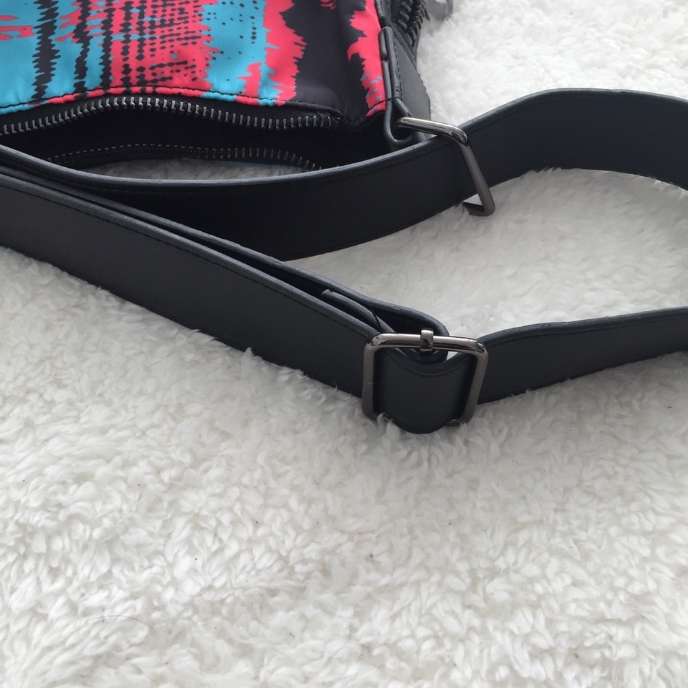New Fabletics Hermosa Sling Tote in Heat Wave - Picture 7 of 8